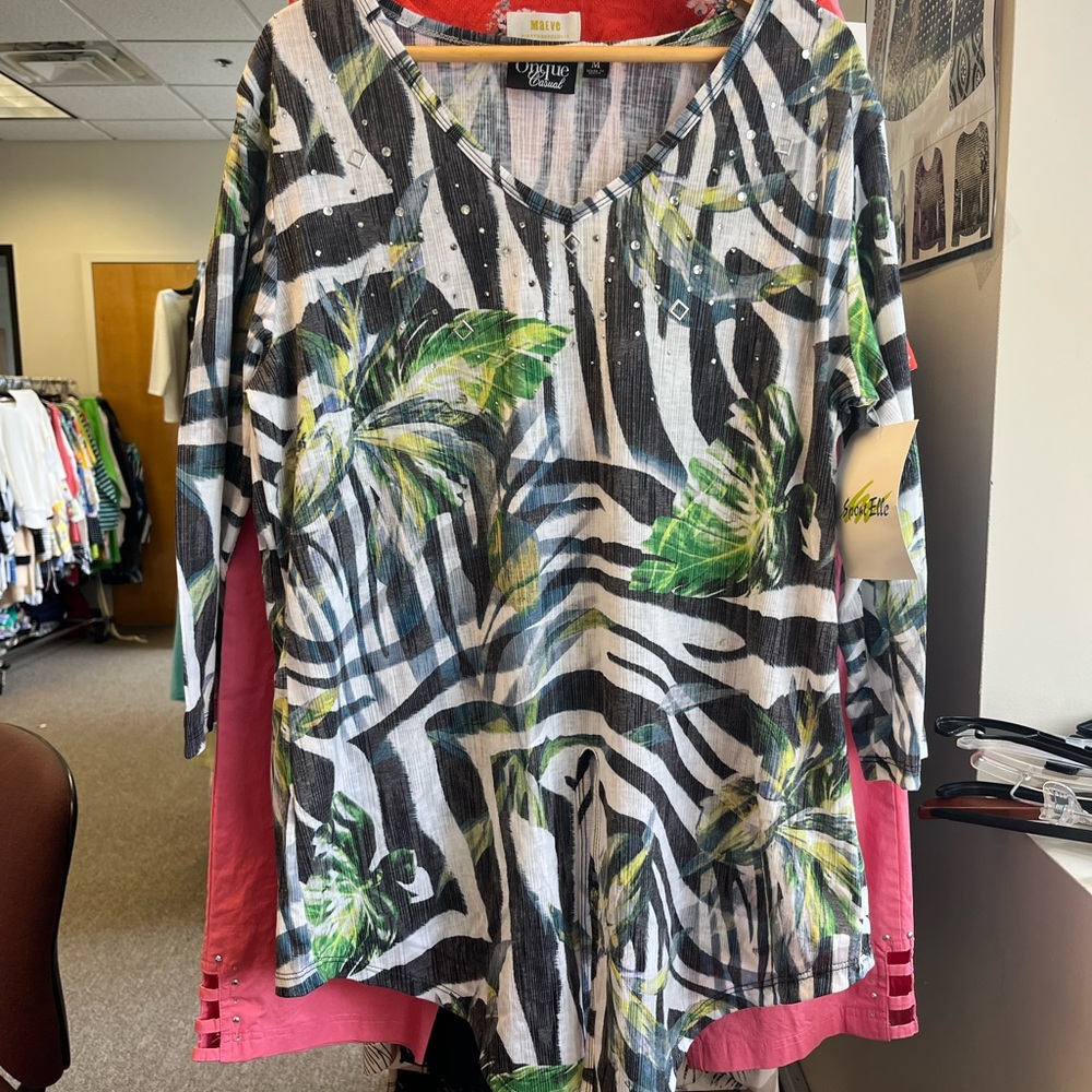 Onque Casuals Women's Tropical Print Top - Green and Black - Picture 1 of 7